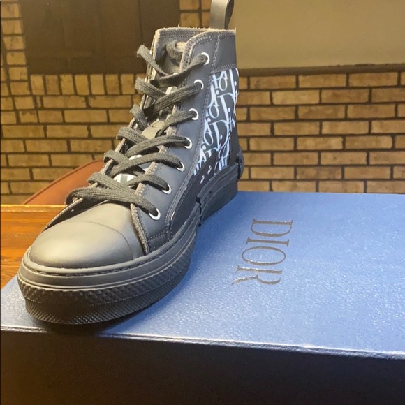 They’re not my size they’re too BIG size is 9.5! - Picture 3 of 10